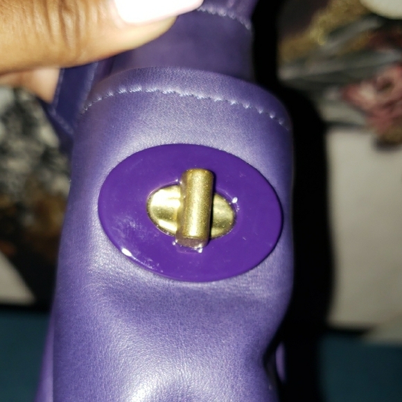 Coach Turnlock Lambskin Shoulderbag - Picture 3 of 9